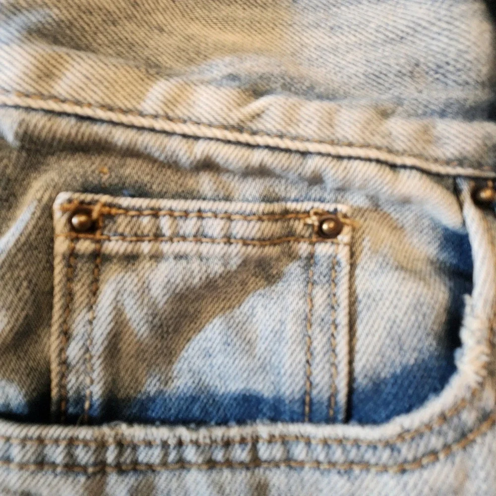 mnml Straight Leg Jeans Mens 32 Light Wash NWOT Raw Hem Streetwear Denim